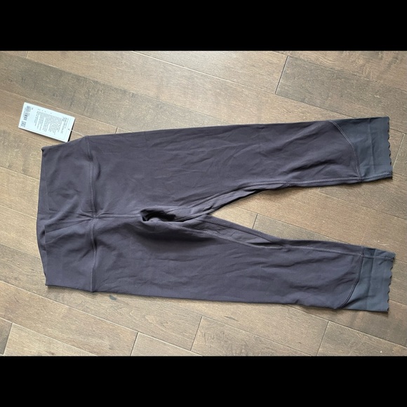 Lululemon Scallop Align leggings 23” - Picture 3 of 4